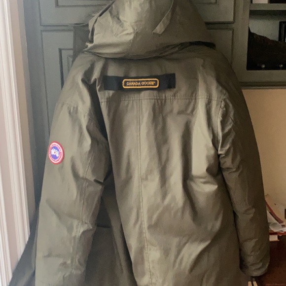 Canada Goose expedition parka - Picture 2 of 6